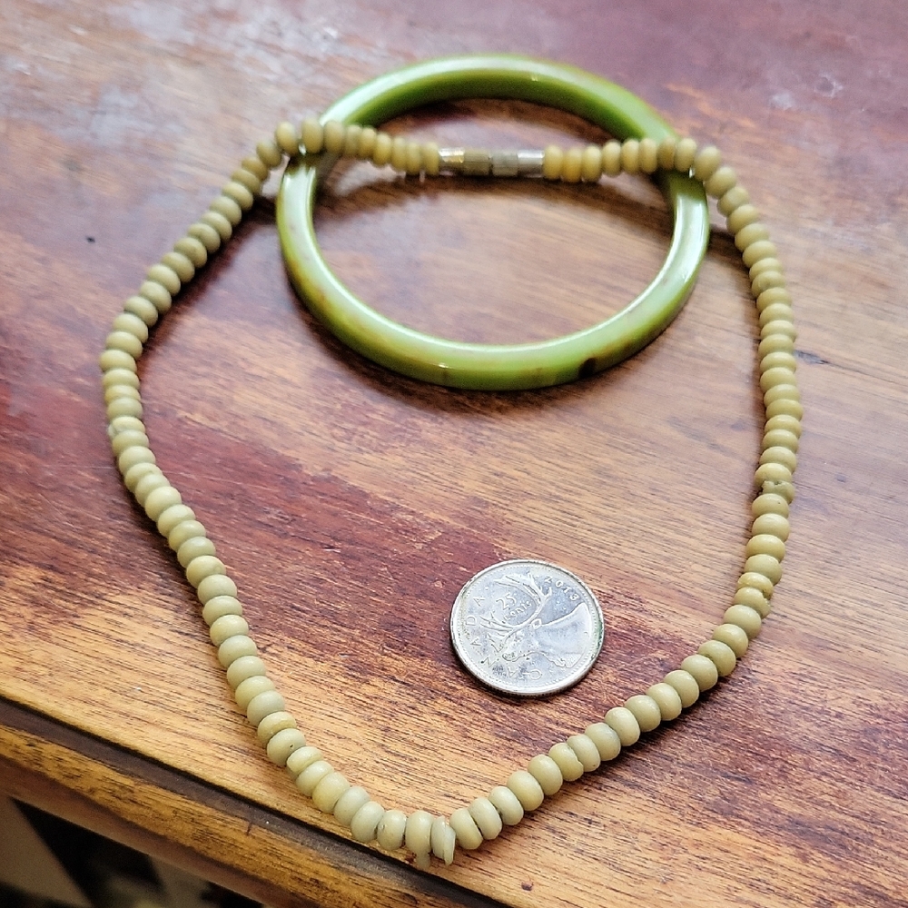 Green and Tan Stone Beaded Necklace 16" and Bracelet Set